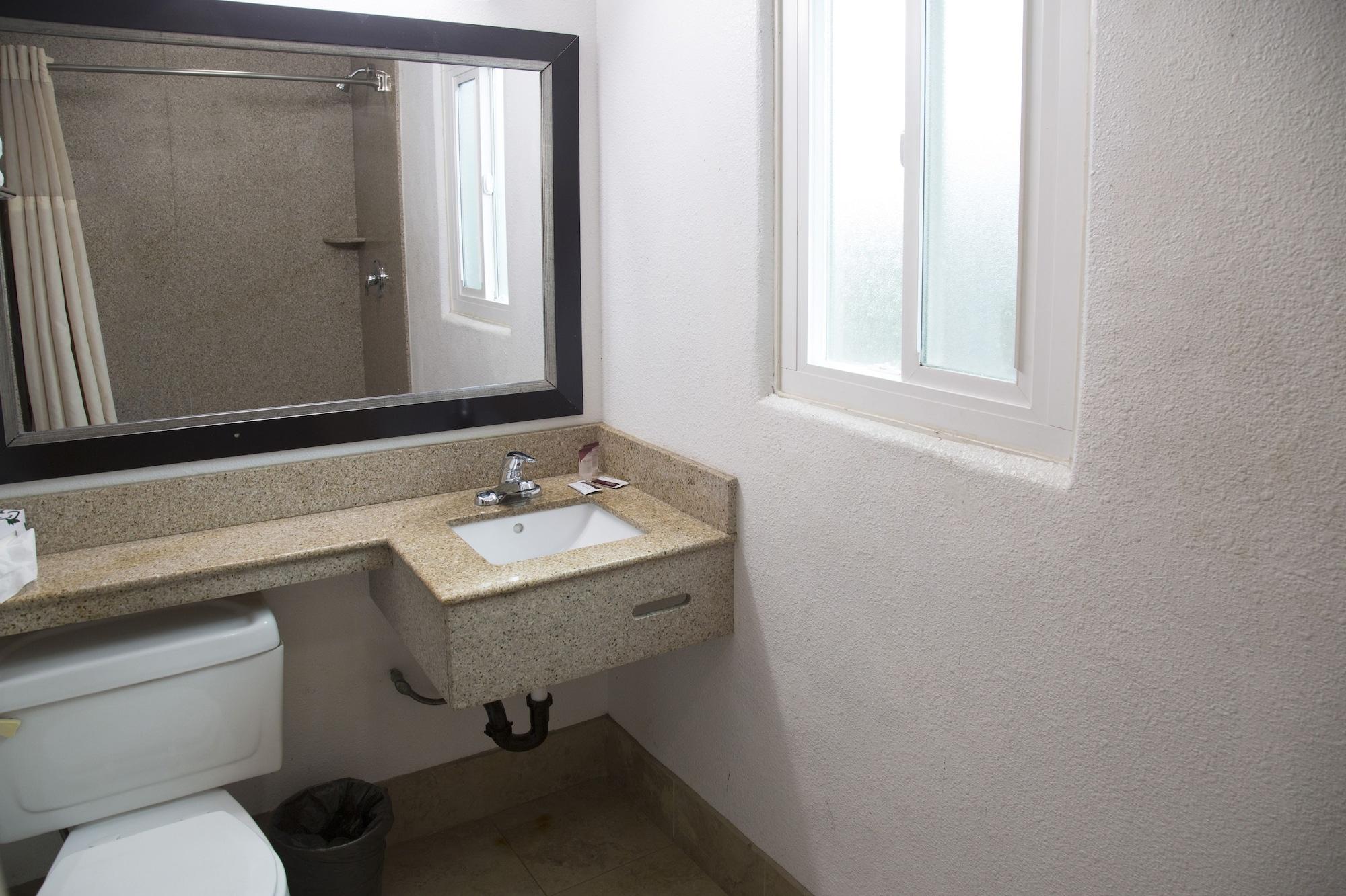Harbor Inn & Suites Oceanside Bagian luar foto