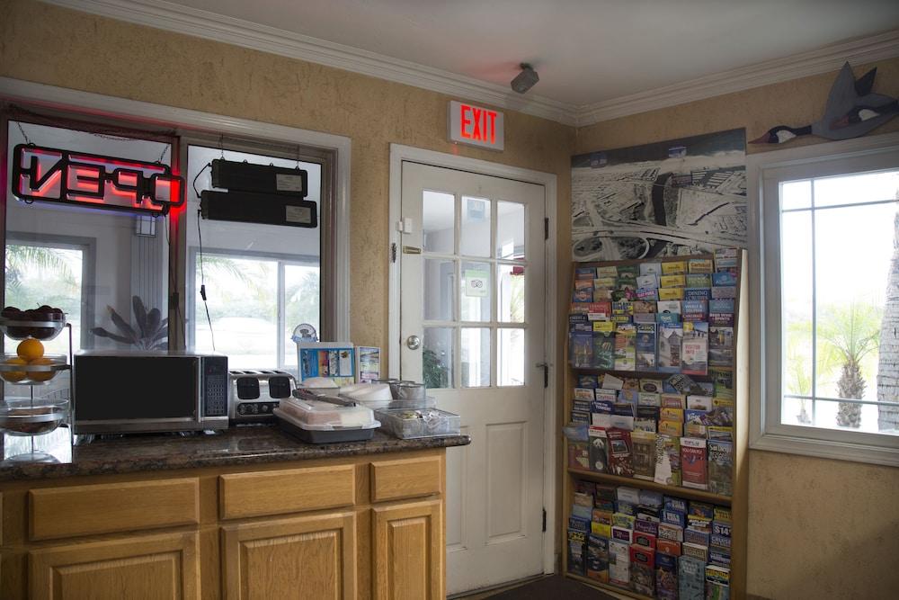 Harbor Inn & Suites Oceanside Bagian luar foto